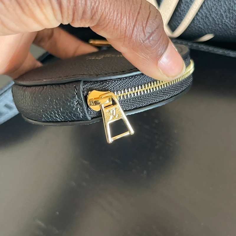 Louis Vuitton papillon BB cuir monogram empreinte bicolore SAC DE LUXE DE SECONDE MAIN AUTHENTIQUE. PETITE MAROQUINERIE DE LUXE. ENTRUPY CERTIFICATE