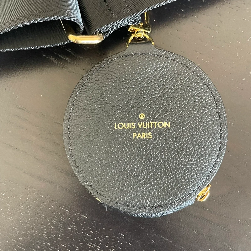 Louis Vuitton papillon BB cuir monogram empreinte bicolore SAC DE LUXE DE SECONDE MAIN AUTHENTIQUE. PETITE MAROQUINERIE DE LUXE. ENTRUPY CERTIFICATE