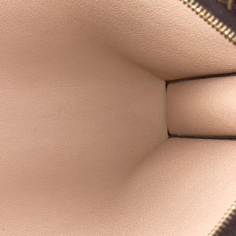 Louis Vuitton poche toilette 26 monogram SAC DE LUXE DE SECONDE MAIN AUTHENTIQUE. PETITE MAROQUINERIE DE LUXE. ENTRUPY CERTIFICATE