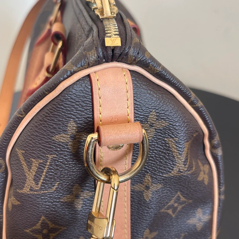 Louis Vuitton speedy 25 bandoulière monogram SAC DE LUXE DE SECONDE MAIN AUTHENTIQUE. PETITE MAROQUINERIE DE LUXE. ENTRUPY CERTIFICATE