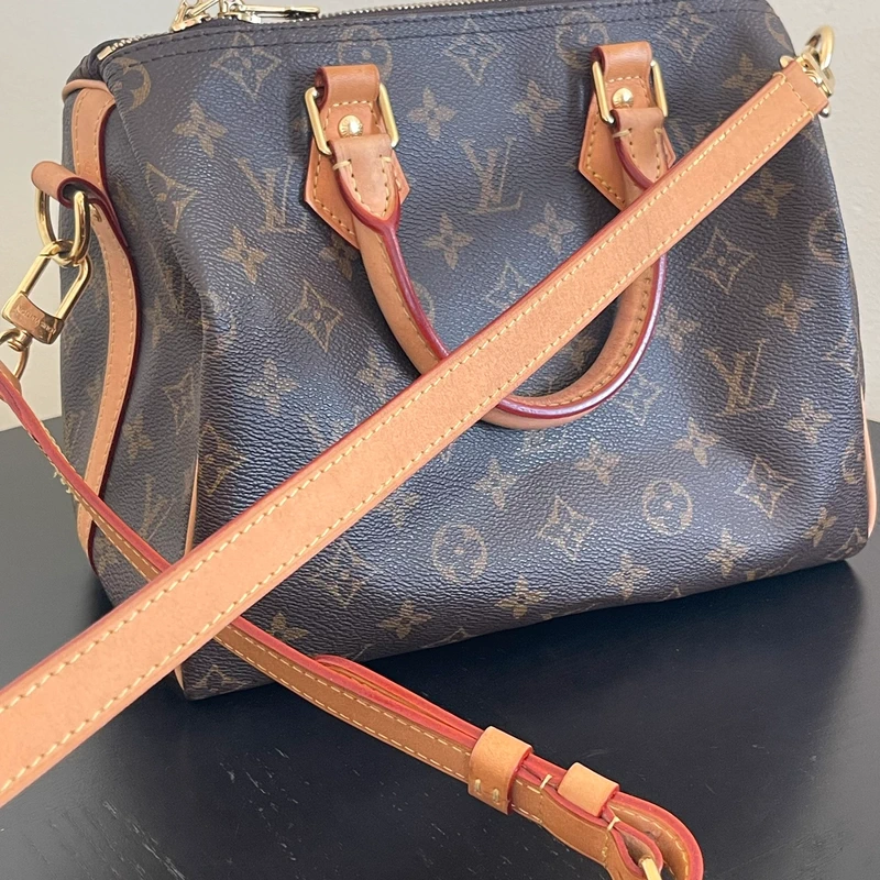 Louis Vuitton speedy 25 bandoulière monogram SAC DE LUXE DE SECONDE MAIN AUTHENTIQUE. PETITE MAROQUINERIE DE LUXE. ENTRUPY CERTIFICATE