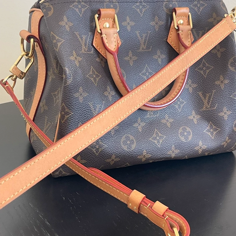 Louis Vuitton speedy 25 bandoulière monogram SAC DE LUXE DE SECONDE MAIN AUTHENTIQUE. PETITE MAROQUINERIE DE LUXE. ENTRUPY CERTIFICATE