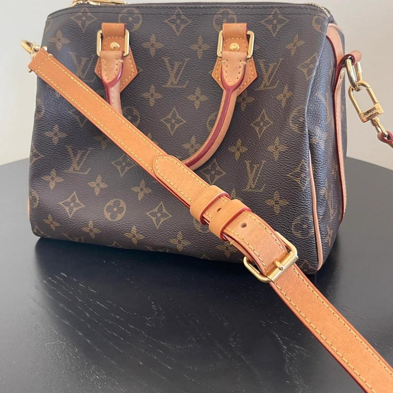 Louis Vuitton speedy 25 bandoulière monogram SAC DE LUXE DE SECONDE MAIN AUTHENTIQUE. PETITE MAROQUINERIE DE LUXE. ENTRUPY CERTIFICATE