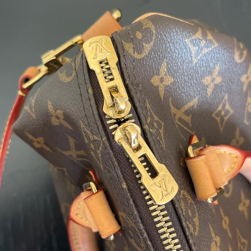 Louis Vuitton speedy 25 bandoulière monogram SAC DE LUXE DE SECONDE MAIN AUTHENTIQUE. PETITE MAROQUINERIE DE LUXE. ENTRUPY CERTIFICATE