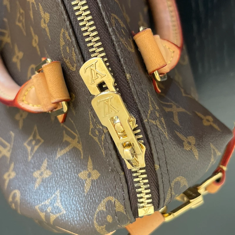 Louis Vuitton speedy 25 bandoulière monogram SAC DE LUXE DE SECONDE MAIN AUTHENTIQUE. PETITE MAROQUINERIE DE LUXE. ENTRUPY CERTIFICATE