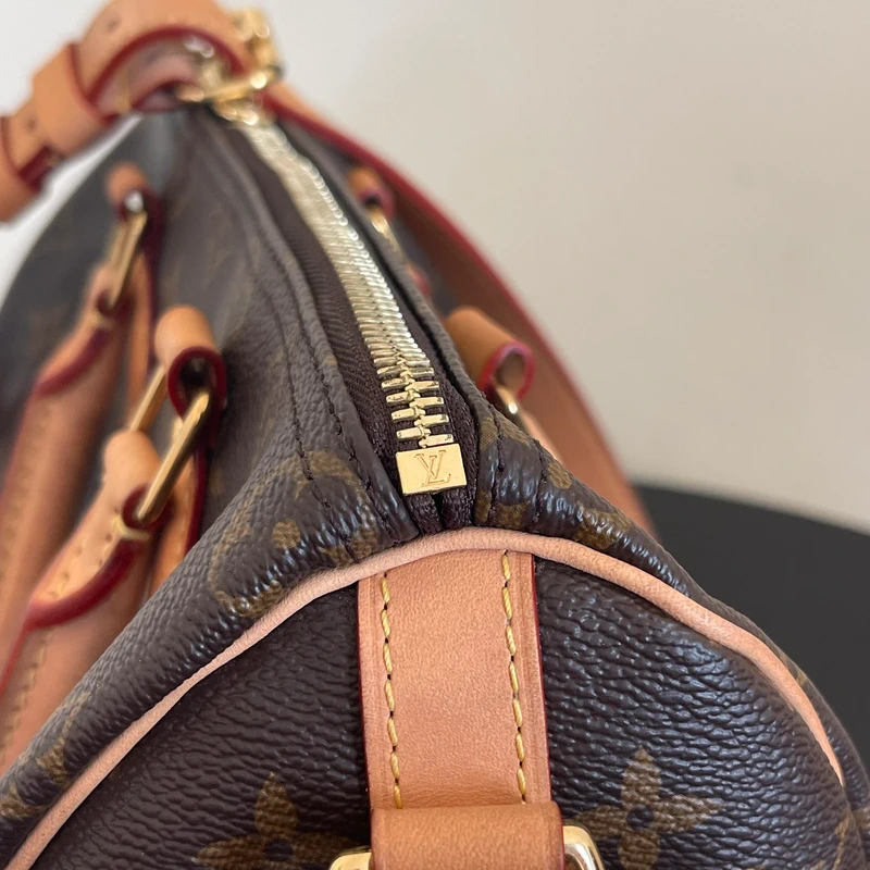 Louis Vuitton speedy 25 bandoulière monogram SAC DE LUXE DE SECONDE MAIN AUTHENTIQUE. PETITE MAROQUINERIE DE LUXE. ENTRUPY CERTIFICATE