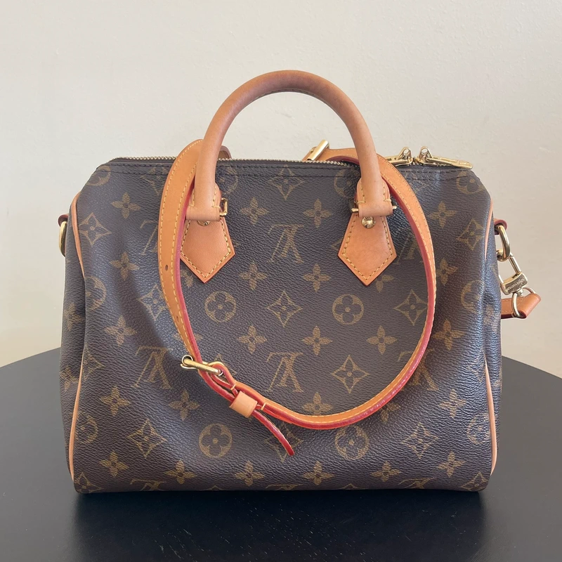 Louis Vuitton speedy 25 bandoulière monogram SAC DE LUXE DE SECONDE MAIN AUTHENTIQUE. PETITE MAROQUINERIE DE LUXE. ENTRUPY CERTIFICATE