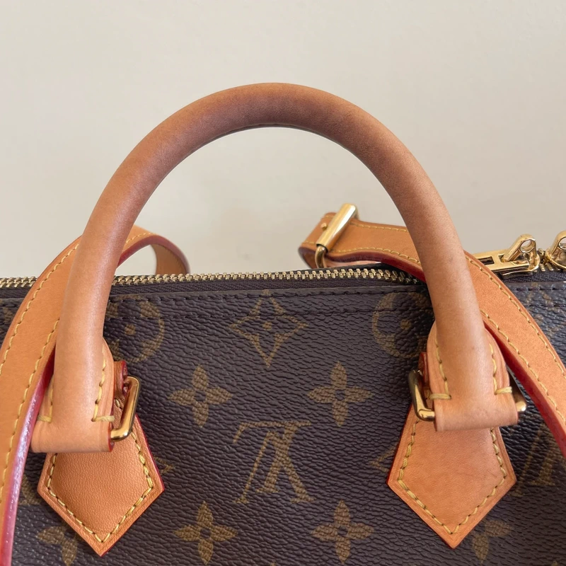 Louis Vuitton speedy 25 bandoulière monogram SAC DE LUXE DE SECONDE MAIN AUTHENTIQUE. PETITE MAROQUINERIE DE LUXE. ENTRUPY CERTIFICATE