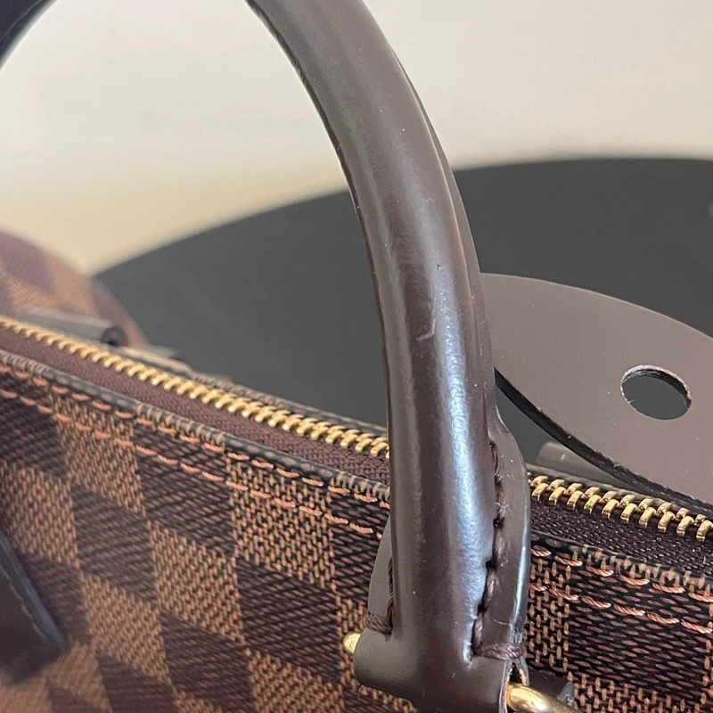 Louis Vuitton speedy 25 damier ébène SAC DE LUXE DE SECONDE MAIN AUTHENTIQUE. PETITE MAROQUINERIE DE LUXE. ENTRUPY CERTIFICATE