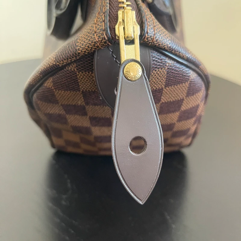 Louis Vuitton speedy 25 damier ébène SAC DE LUXE DE SECONDE MAIN AUTHENTIQUE. PETITE MAROQUINERIE DE LUXE. ENTRUPY CERTIFICATE