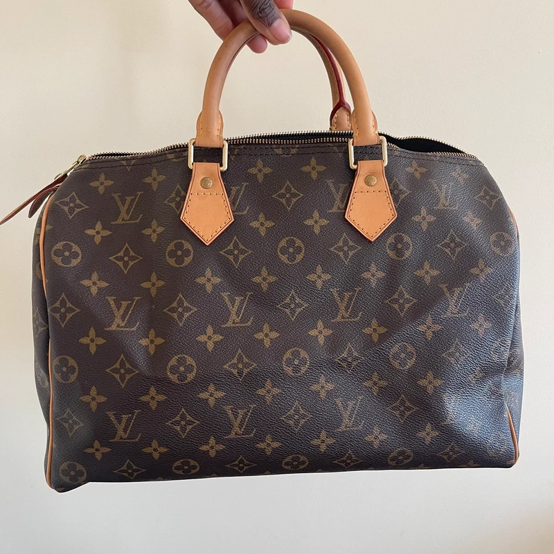 Louis Vuitton speedy 35 monogram SAC DE LUXE DE SECONDE MAIN AUTHENTIQUE. PETITE MAROQUINERIE DE LUXE. ENTRUPY CERTIFICATE