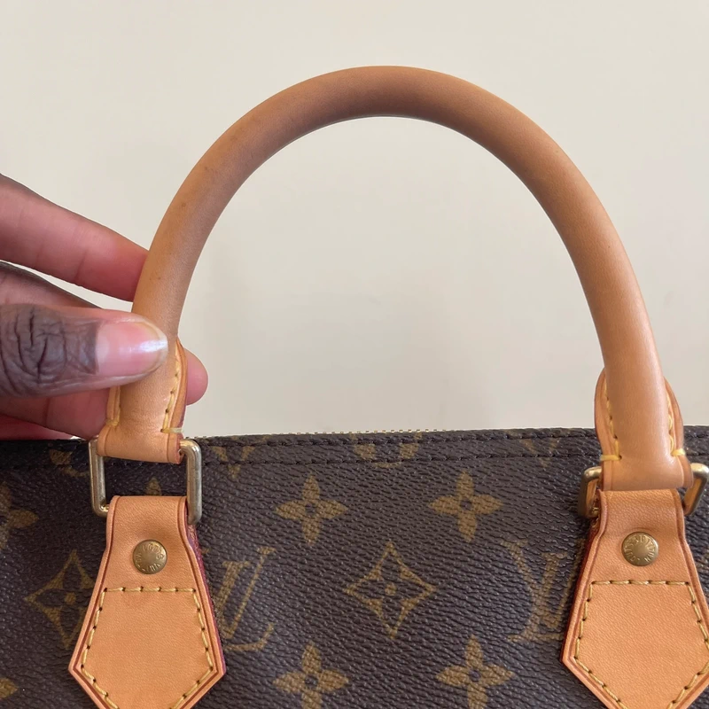 Louis Vuitton speedy 35 monogram SAC DE LUXE DE SECONDE MAIN AUTHENTIQUE. PETITE MAROQUINERIE DE LUXE. ENTRUPY CERTIFICATE