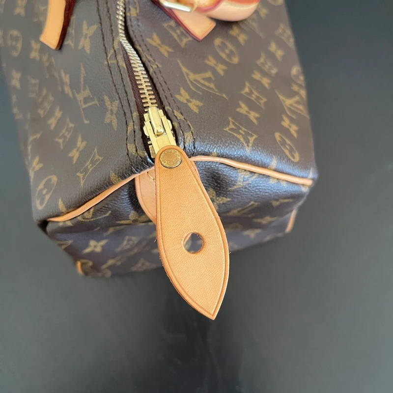 Louis Vuitton speedy 35 monogram SAC DE LUXE DE SECONDE MAIN AUTHENTIQUE. PETITE MAROQUINERIE DE LUXE. ENTRUPY CERTIFICATE