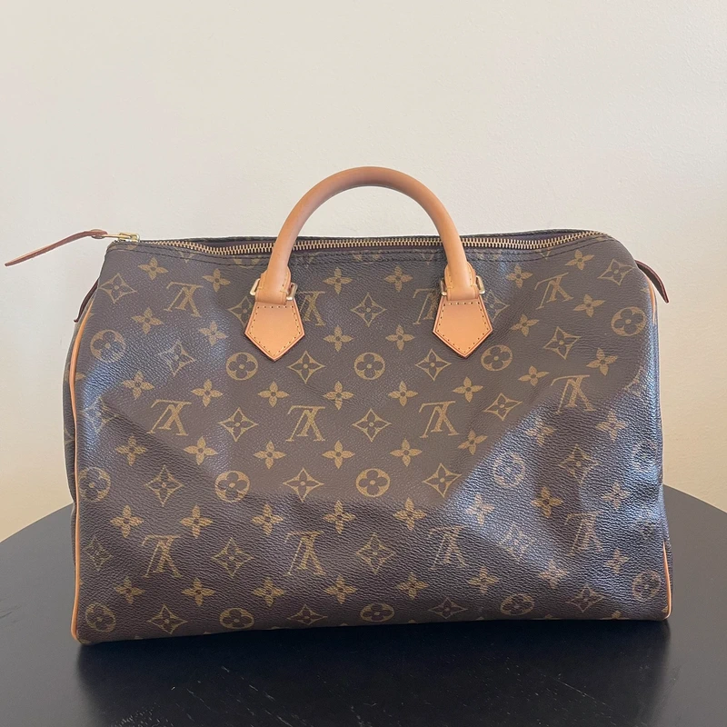Louis Vuitton speedy 35 monogram SAC DE LUXE DE SECONDE MAIN AUTHENTIQUE. PETITE MAROQUINERIE DE LUXE. ENTRUPY CERTIFICATE
