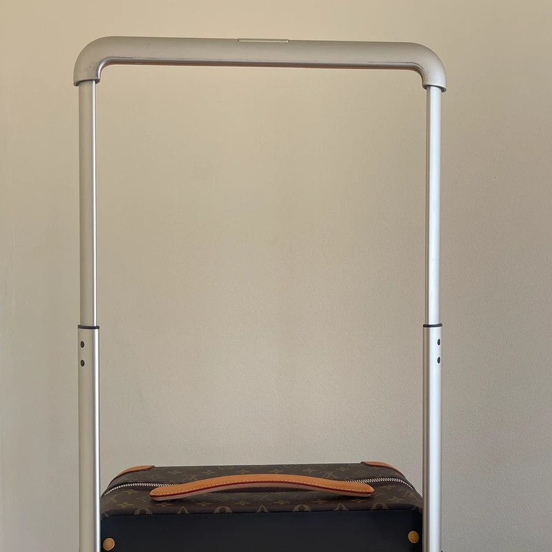 LOUIS VUITTON Horizon 55 LUXE DE SECONDE MAIN AUTHENTIQUE CERTIFICAT D'AUTHENTICITE ENTRUPY. SAC DE LUXE D'OCCASION PAS CHER LOUIS VUITTON FULL SET