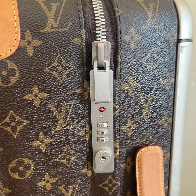 LOUIS VUITTON Horizon 55 LUXE DE SECONDE MAIN AUTHENTIQUE CERTIFICAT D'AUTHENTICITE ENTRUPY. SAC DE LUXE D'OCCASION PAS CHER LOUIS VUITTON FULL SET