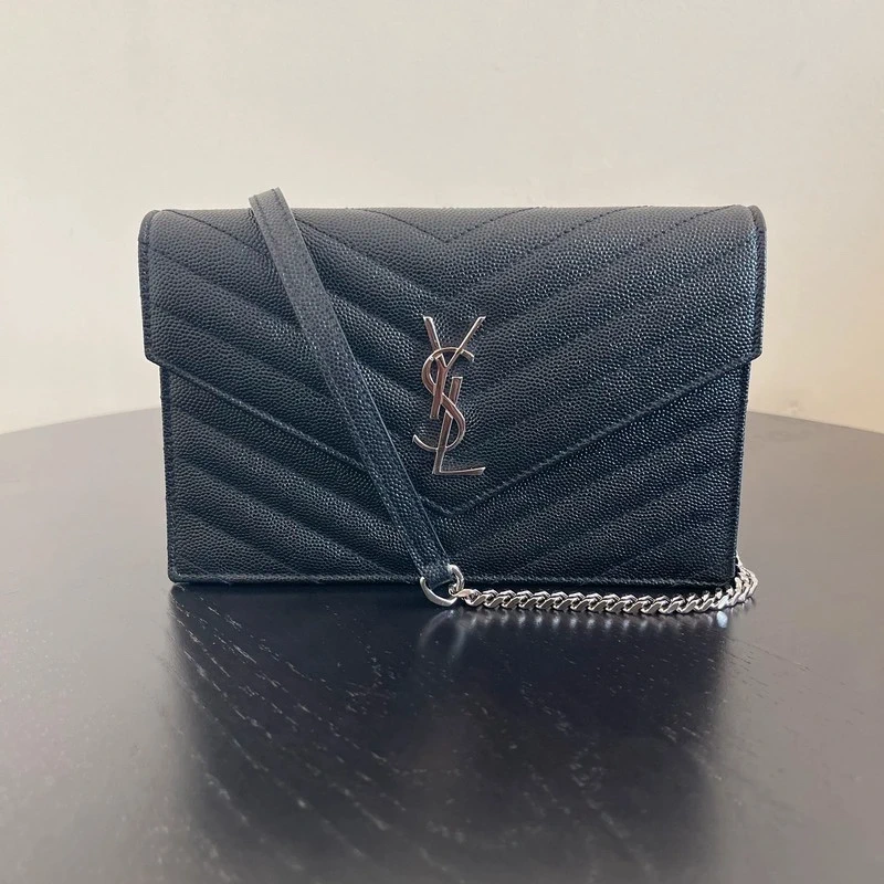 YSL enveloppe Cassandre en cuir grainé noir SAC DE LUXE DE SECONDE MAIN AUTHENTIQUE. PETITE MAROQUINERIE DE LUXE. ENTRUPY CERTIFICATE