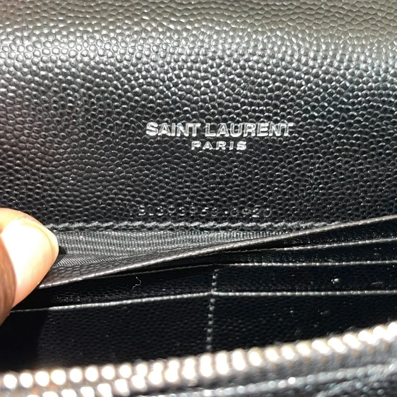 YSL enveloppe Cassandre en cuir grainé noir SAC DE LUXE DE SECONDE MAIN AUTHENTIQUE. PETITE MAROQUINERIE DE LUXE. ENTRUPY CERTIFICATE