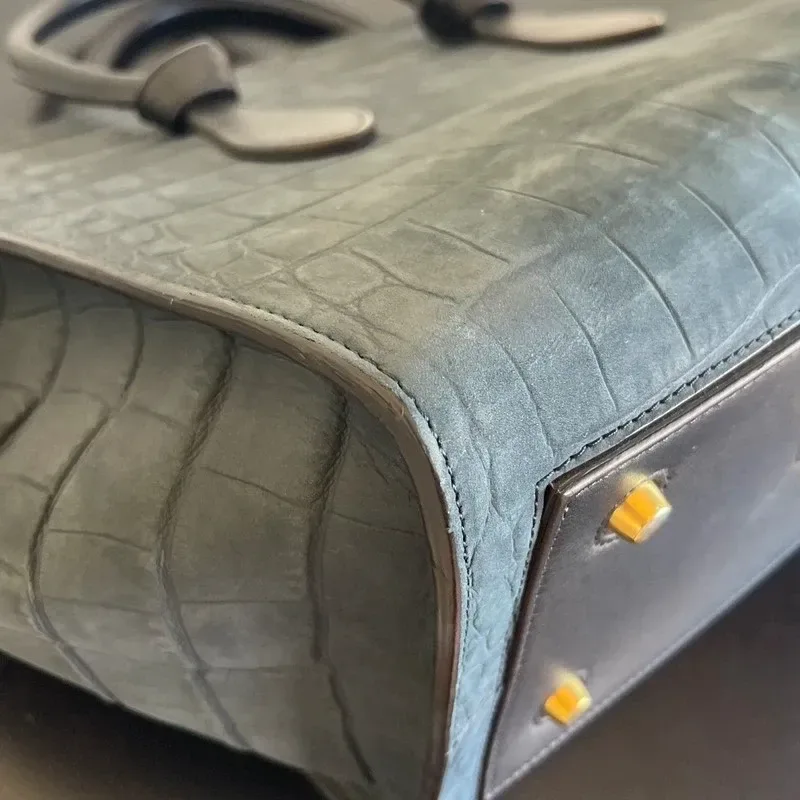 CELINE sac small Tie Tote en cuir nubuck de veau croco bleu nuit & noir - détail du produit 5