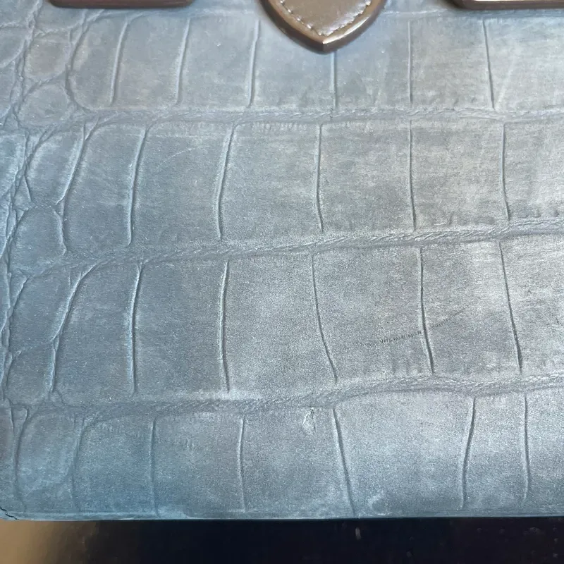 CELINE sac small Tie Tote en cuir nubuck de veau croco bleu nuit & noir - détail du produit 19