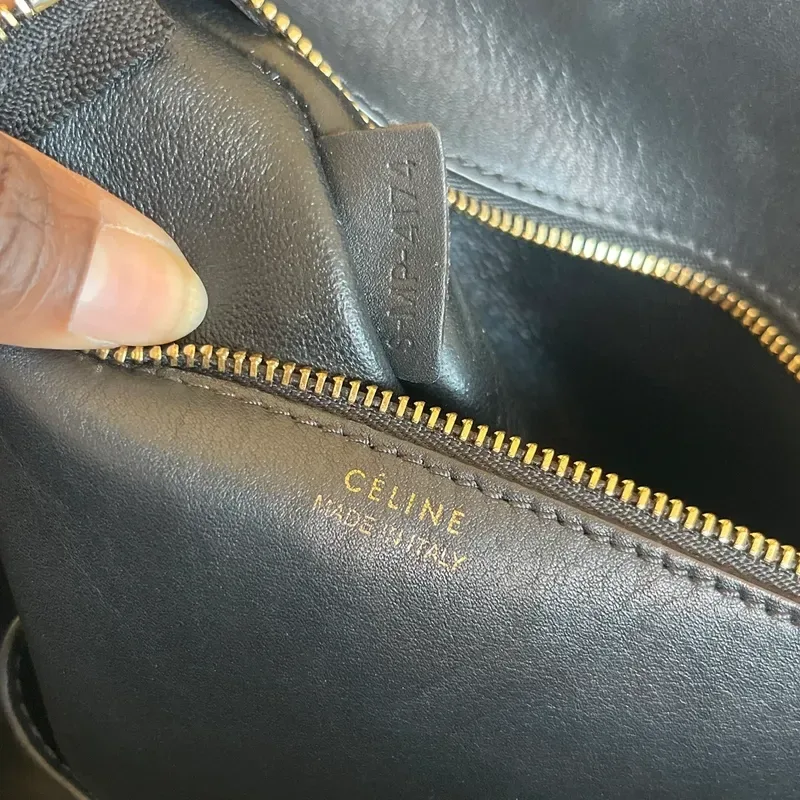 CELINE sac small Tie Tote en cuir nubuck de veau croco bleu nuit & noir - détail du produit 24