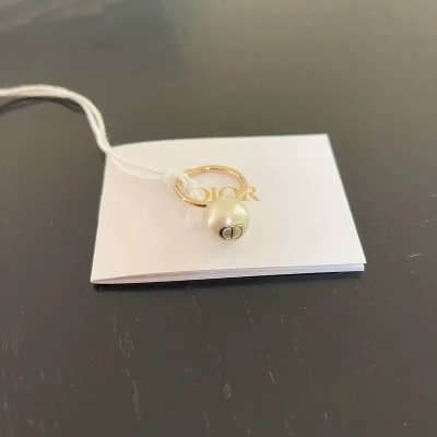 DIOR bague Amulets métal doré et perle blanche M 50-52 - vue principale