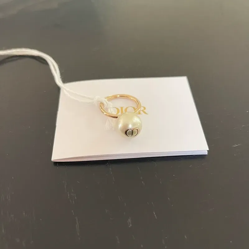 DIOR bague Amulets métal doré et perle blanche M 50-52 - vue principale
