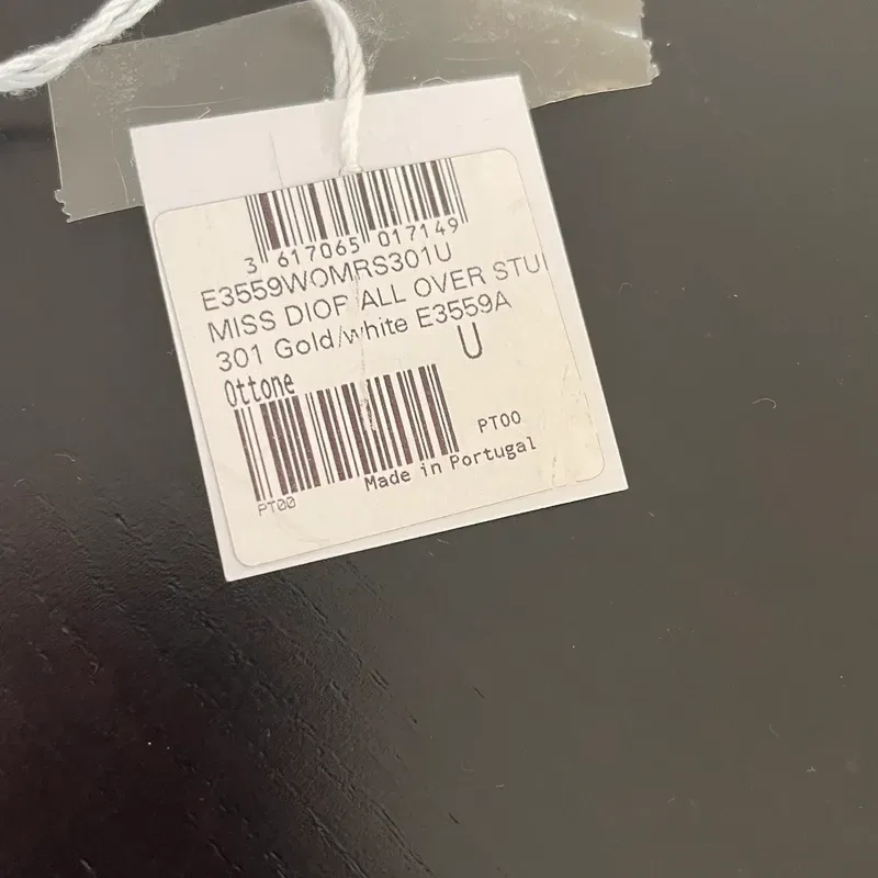 DIOR paire de boucle d&rsquo;oreille Miss Dior dorée et blanche - détail du produit 3