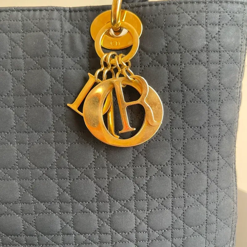DIOR sac LADY en toile nylon noir et doré - détail du produit 2