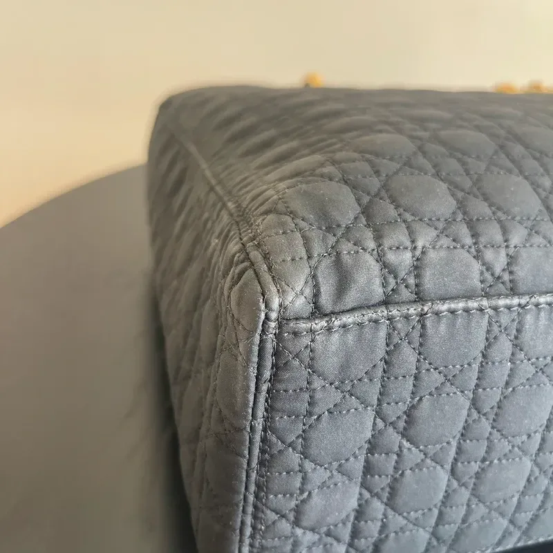 DIOR sac LADY en toile nylon noir et doré - détail du produit 13