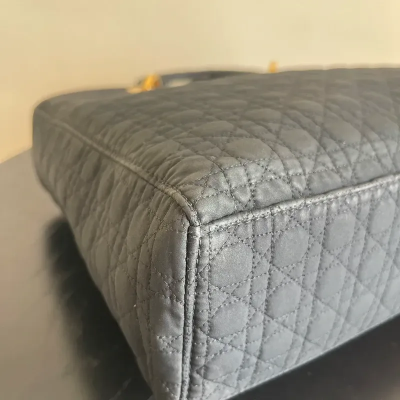 DIOR sac LADY en toile nylon noir et doré - détail du produit 16