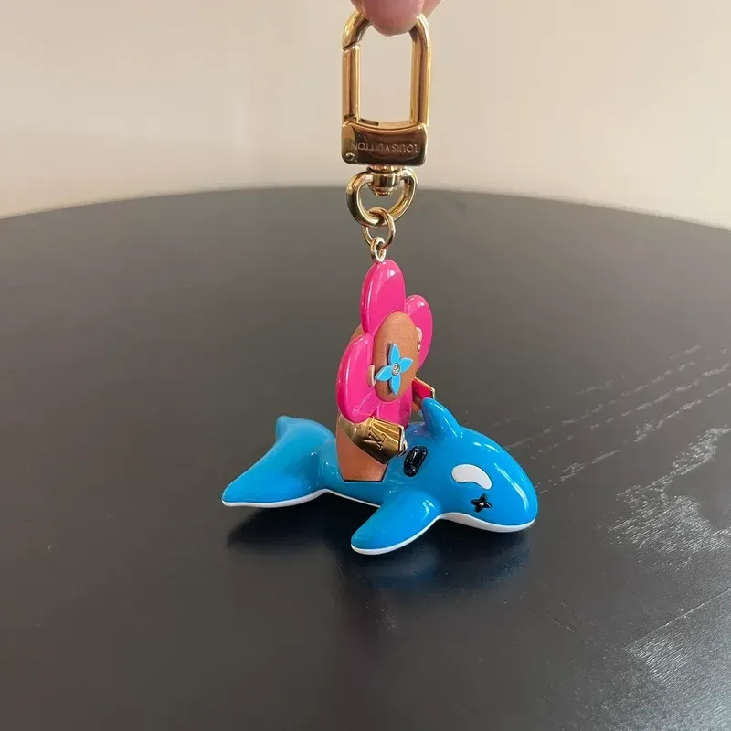 LOUIS VUITTON bijou de sac Vivienne Sea Rider - vue complémentaire