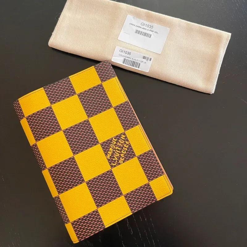 LOUIS VUITTON couverture de carnet Auguste damier pop - vue principale