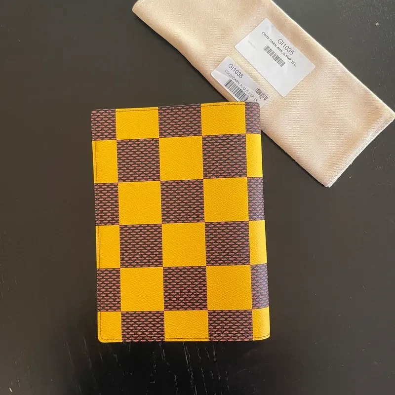 LOUIS VUITTON couverture de carnet Auguste damier pop - détail du produit 2