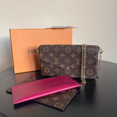 LOUIS VUITTON Félicie en toile monogram - vue principale