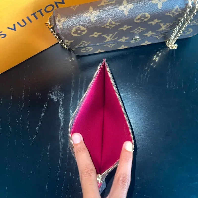LOUIS VUITTON Félicie en toile monogram - détail du produit 8