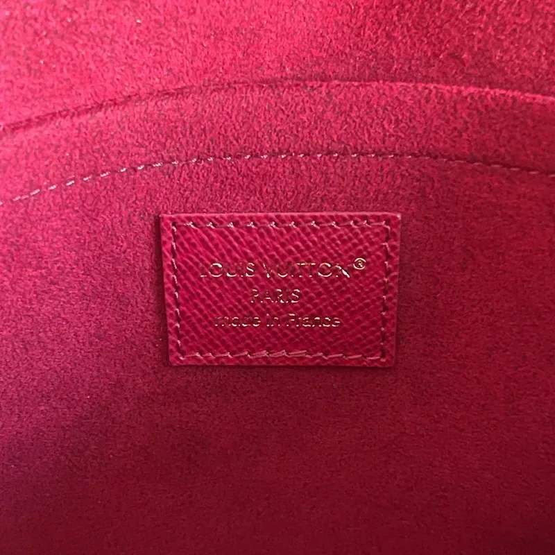 LOUIS VUITTON Félicie en toile monogram - détail du produit 11