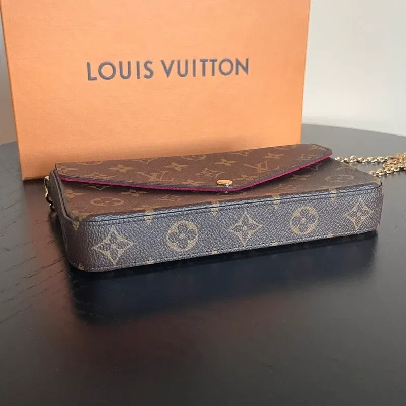 LOUIS VUITTON Félicie en toile monogram - détail du produit 13