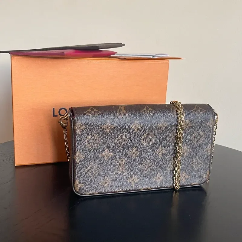 LOUIS VUITTON Félicie en toile monogram - détail du produit 14