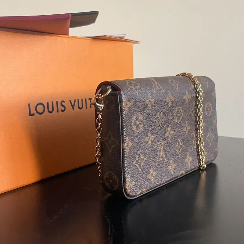 LOUIS VUITTON Félicie en toile monogram - détail du produit 15