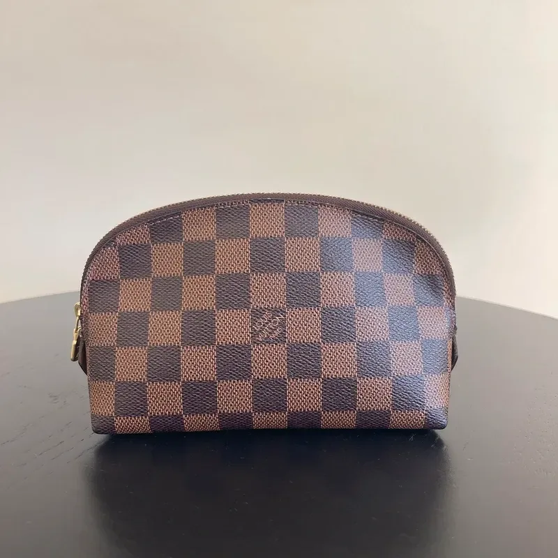 LOUIS VUITTON pochette cosmétique PM damier ébène CA4130 - détail du produit 2