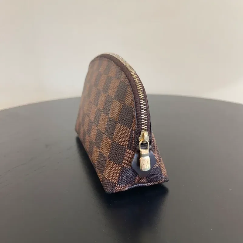 LOUIS VUITTON pochette cosmétique PM damier ébène CA4130 - détail du produit 3