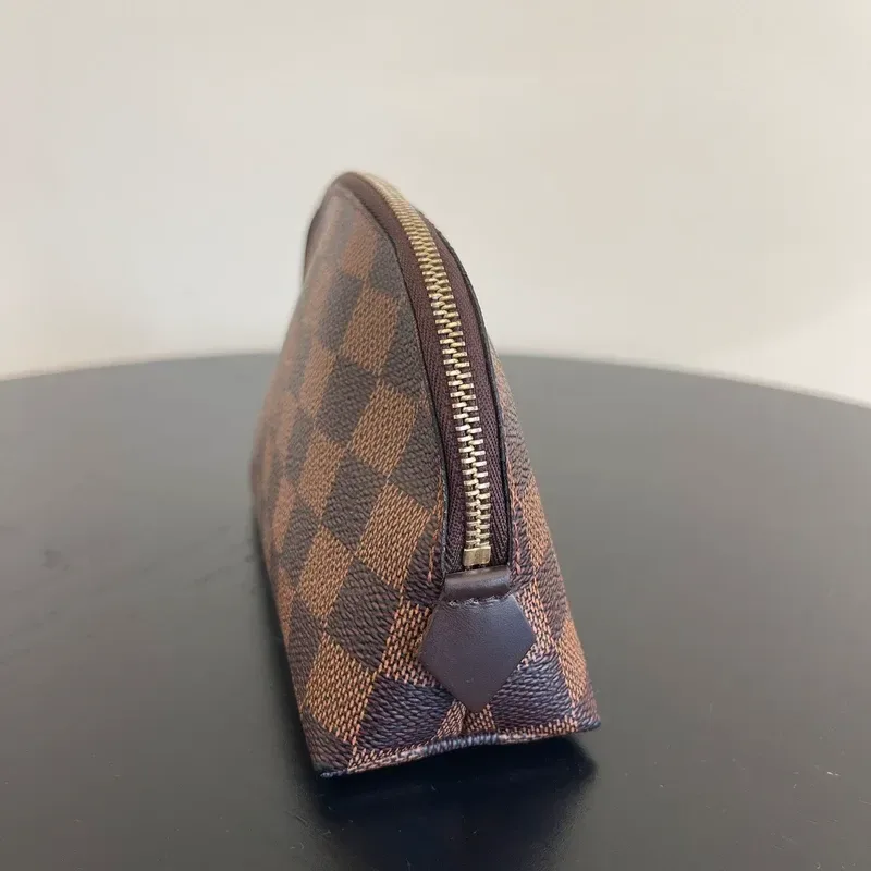 LOUIS VUITTON pochette cosmétique PM damier ébène CA4130 - détail du produit 7