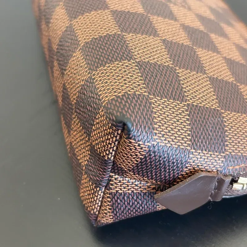 LOUIS VUITTON pochette cosmétique PM damier ébène CA4130 - détail du produit 11