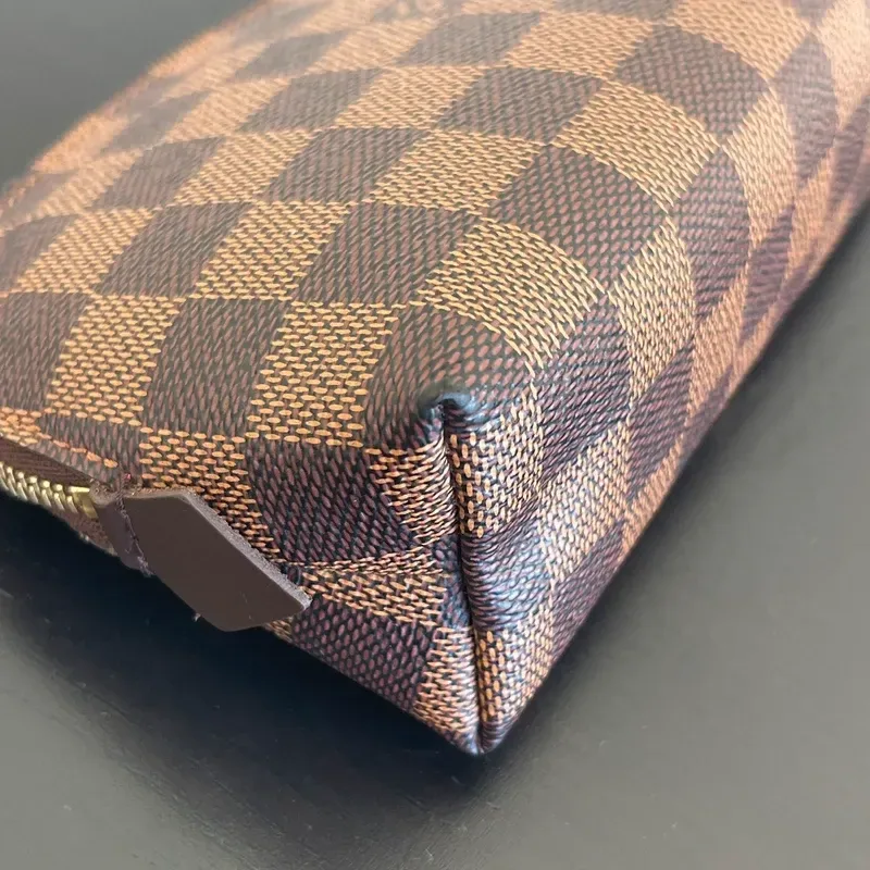 LOUIS VUITTON pochette cosmétique PM damier ébène CA4130 - détail du produit 12