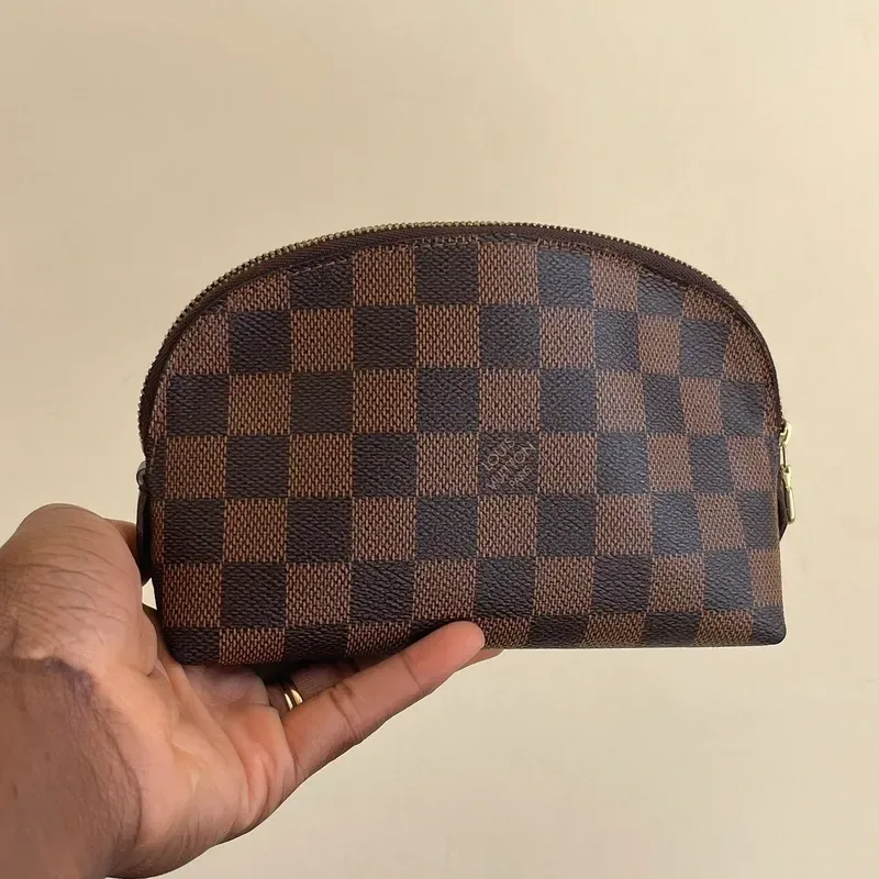LOUIS VUITTON pochette cosmétique PM damier ébène CA4130 - détail du produit 17
