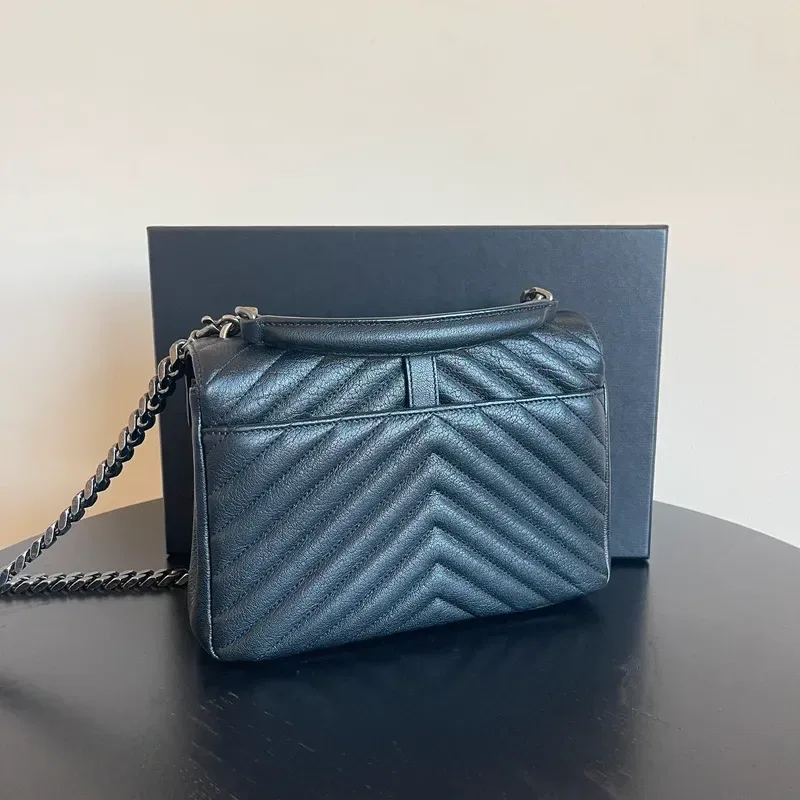 YVES SAINT LAURENT collège médium en cuir d&rsquo;agneau matelassé noir - détail du produit 4