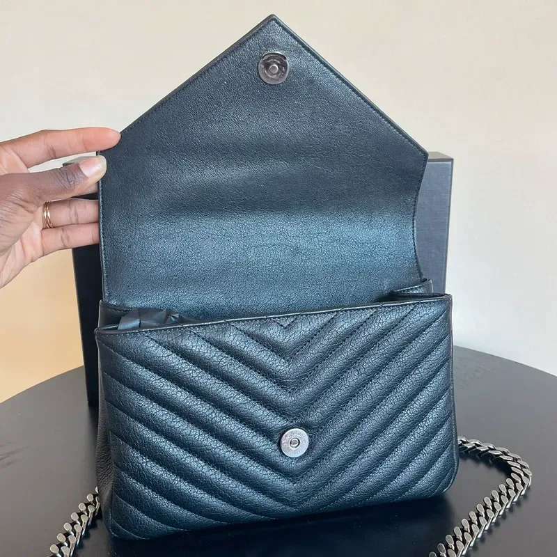 YVES SAINT LAURENT collège médium en cuir d&rsquo;agneau matelassé noir - détail du produit 21
