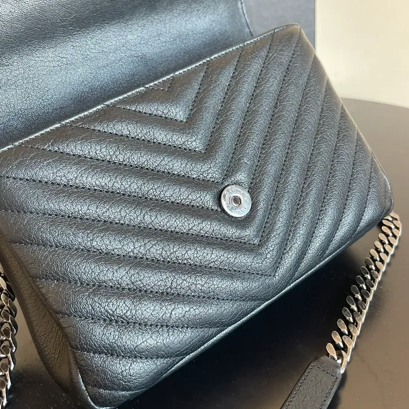 YVES SAINT LAURENT collège médium en cuir d&rsquo;agneau matelassé noir - détail du produit 23