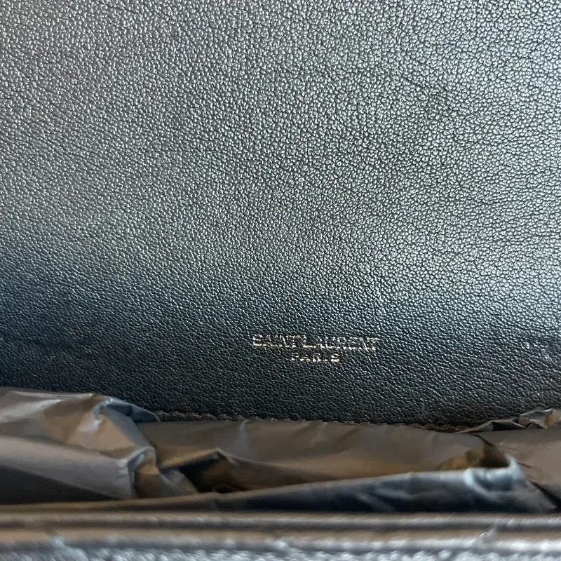 YVES SAINT LAURENT collège médium en cuir d&rsquo;agneau matelassé noir - détail du produit 24